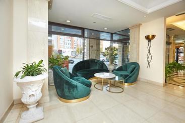 Garni Hotel Master
