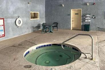 هتل Quality Inn & Suites Grants   I 40