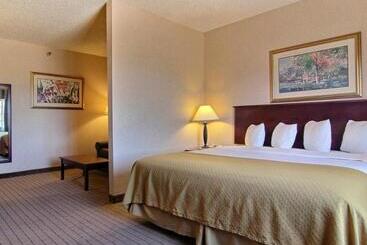 هتل Quality Inn & Suites Grants   I 40