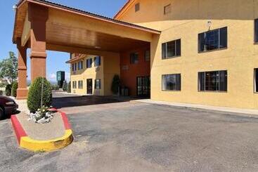 هتل Quality Inn & Suites Grants I 40