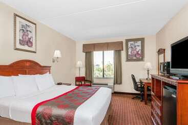 هتل Ramada By Wyndham Panama City