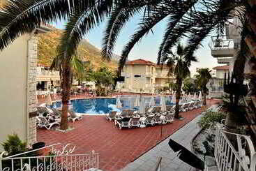 هتل The Blue Lagoon Deluxe