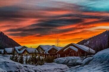 هتل The Pinnacle Lodge