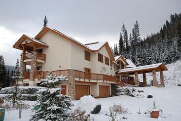هتل The Pinnacle Lodge