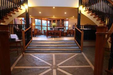 هتل The Pinnacle Lodge