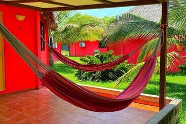 Las Hojas Resort & Beach Club