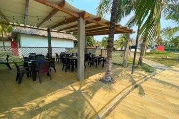 Las Hojas Resort & Beach Club