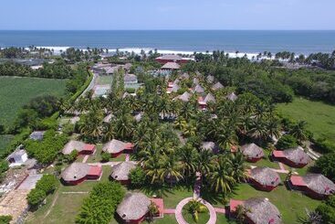 Las Hojas Resort & Beach Club