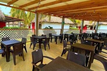Las Hojas Resort & Beach Club
