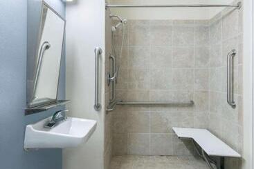 Microtel Inn And Suites Baton Rouge Airport