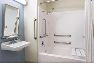 Microtel Inn And Suites Baton Rouge Airport