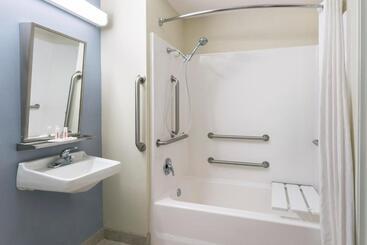Microtel Inn And Suites Baton Rouge Airport