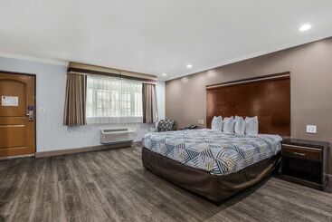 Motel 6 Carlsbad, Ca North