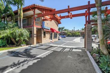Motel 6 Carlsbad, Ca North