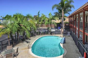 Motel 6 Carlsbad, Ca North