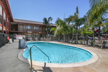 Motel 6 Carlsbad, Ca North
