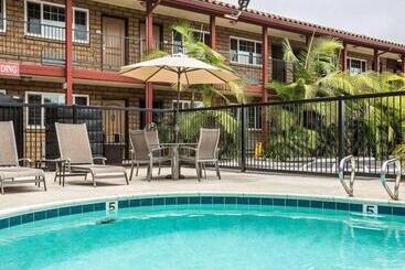 Motel 6 Carlsbad, Ca North