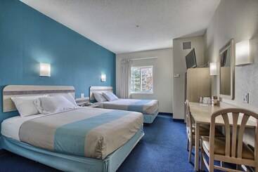 Motel 6london, On Ontario