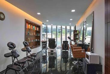 Novotel Kolkata Hotel And Residences