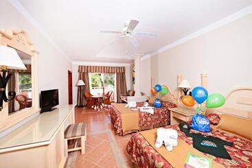 استراحتگاه Bahia Principe Grand Turquesa - All Inclusive