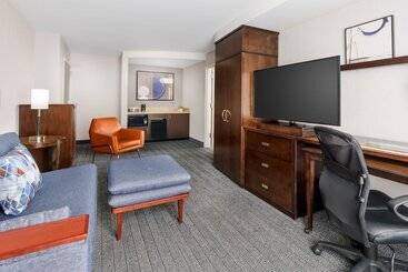 هتل Courtyard Keene Downtown