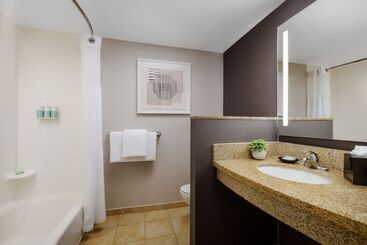هتل Courtyard Keene Downtown