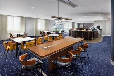 هتل Courtyard Keene Downtown