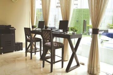 هتل Doubletree By Hilton Gurugram Baani Square