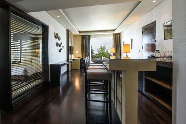 هتل Doubletree By Hilton Gurugram Baani Square