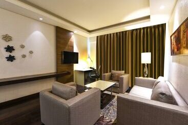 هتل Doubletree By Hilton Gurugram Baani Square