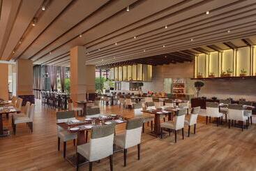 هتل Doubletree By Hilton Gurugram Baani Square