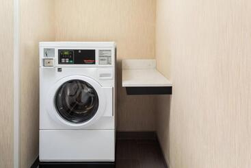 هتل Fairfield Inn & Suites By Marriott New York Staten Island