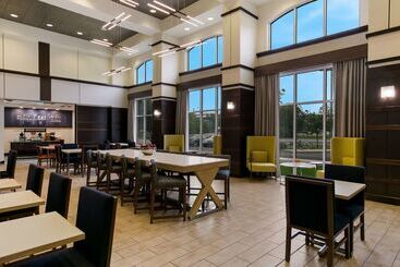 هتل Hampton Inn & Suites Wilmington Christiana