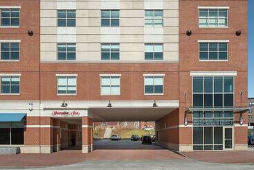 هتل Hampton Inn Portland Downtownwaterfront