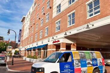 هتل Hampton Inn Portland Downtownwaterfront