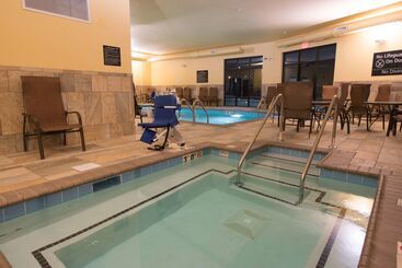 هتل Hampton Inn & Suites Bismarck Northwest