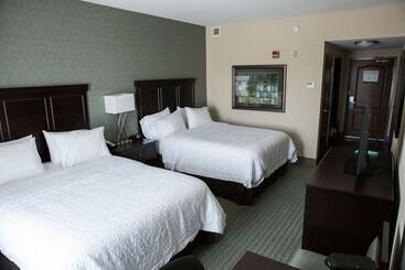 هتل Hampton Inn & Suites Bismarck Northwest