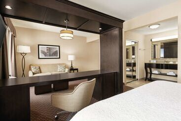 هتل Hampton Inn & Suites Enid