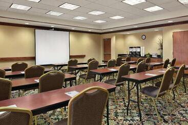 هتل Hampton Inn & Suites Enid