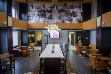 هتل Hampton Inn & Suites Lansing West