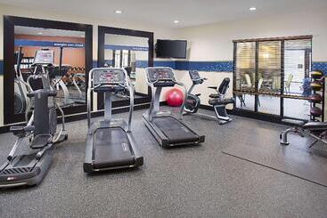 هتل Hampton Inn & Suites Lansing West