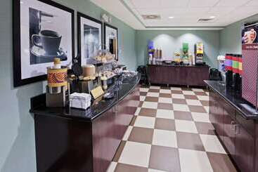 هتل Hampton Inn & Suites Liberal