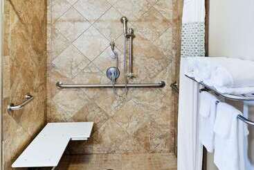 هتل Hampton Inn & Suites Liberal