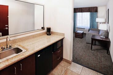 هتل Hampton Inn & Suites Liberal