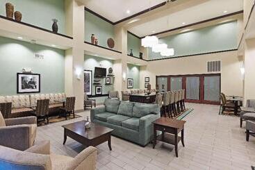 هتل Hampton Inn & Suites Liberal