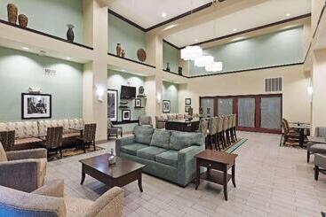هتل Hampton Inn & Suites Liberal