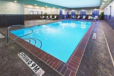 هتل Hampton Inn & Suites Liberal