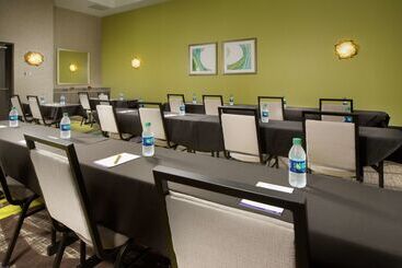 هتل Hilton Garden Inn College Station