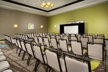 هتل Hilton Garden Inn College Station