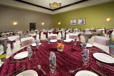 هتل Hilton Garden Inn College Station